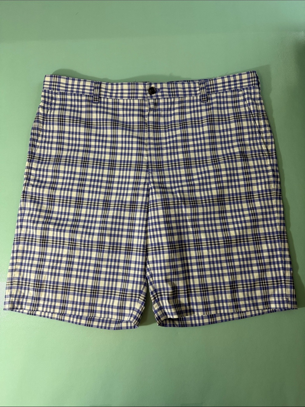 Izod Blue and White Golf Checked Flat-Front Shorts Size 42
